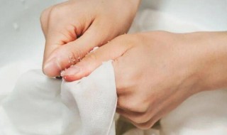 衣服上有白斑洗不去怎么办 衣服洗了有白斑