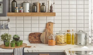 使用哪种方式给家里的案板刀具消毒（给家中的案板刀具消毒用什么方法）