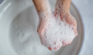 如何让发黄的硅胶手机壳变白（如何让发黄的硅胶手机壳变白呢）