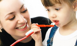 新牙刷使用前怎么处理（新牙刷使用前怎么处理牙齿）