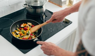 菜糊了还能吃吗 菜糊了还能吃吗有黑色的皮