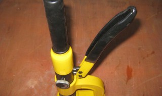 钢板打孔用什么工具（钢板开孔用什么工具）