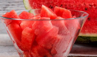 为什么西瓜中间甜 为什么西瓜中间甜桃子外面甜