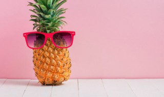 绿色的菠萝是熟的还是生的（菠萝什么颜色是熟的）