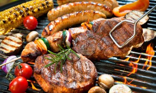 烧烤时怎样防止木炭起火（烧烤时木炭起火怎么灭火）