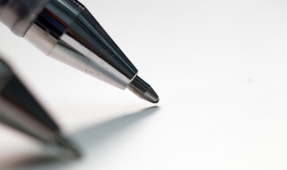 油性记号笔弄到衣服上怎么洗（油性记号笔弄到衣服上怎么去除）