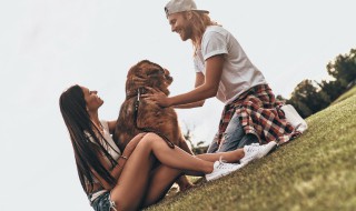 女大二金满罐什么意思 女大一女大二女大三抱金