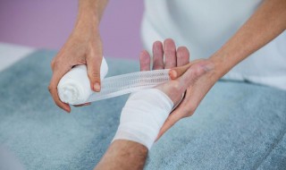 被烫伤后怎么处理（被烫伤后怎么办）