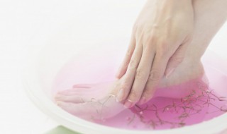 洞洞鞋会不会臭脚 为什么洞洞鞋会臭脚