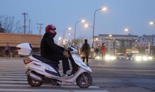 电动摩托车为什么不挂牌（电动摩托车为什么不挂牌子）