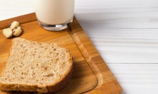 减肥可以吃全麦面包吗（减肥可以吃全麦面包吗热量高吗）