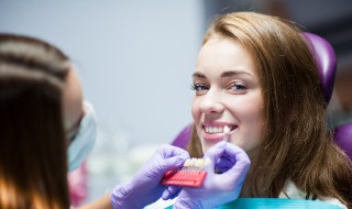 怎样快速美白牙齿（怎样快速美白牙齿的方法）