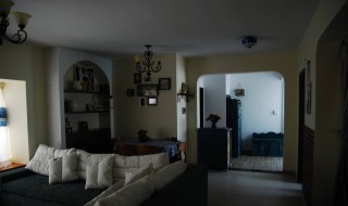 一楼客厅很暗怎么解决（一楼客厅很暗怎么解决视频）