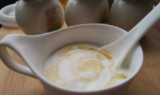 酸奶蜂蜜自制面膜（自制酸奶面膜的方法）