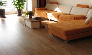 清除地板胶的方法（如何清除地板胶）