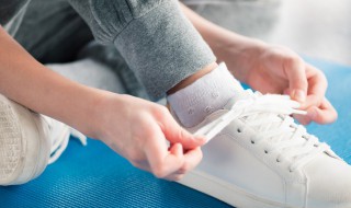 最快系鞋带的方法 最快系鞋带的方法视频