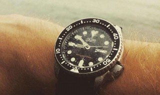 手表内部起雾怎么解决（手表内部起雾怎么解决视频）