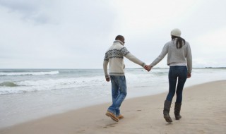 女生喜欢什么男孩子（女孩喜欢男孩子什么）