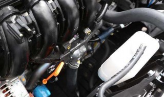 发动机水温高处理方法（汽车水温过高还能开吗）