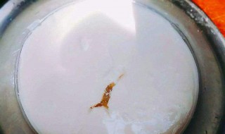 酸奶做出来很稀怎么回事（酸奶很稀怎么回事?）