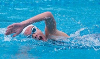 自由泳怎么游 自由泳怎么游得快又轻松