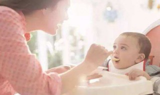 该怎么让宝宝自己吃饭（该怎么让宝宝自己吃饭呢）
