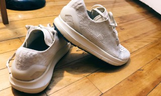 小白鞋发黄怎么处理（小白鞋发黄怎么处理最简单方法鞋边）