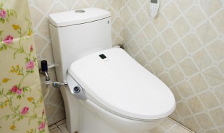 马桶盖怎么安装（马桶盖怎么安装卡扣）