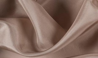 真丝衣服怎么洗涤和保养方法 真丝衣服发白怎么恢复