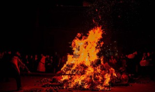 七月十五烧纸有什么讲究 七月十五烧纸有什么讲究一位故人烧多少张