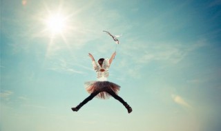 梦到自己会飞（梦到自己会飞被人追赶）