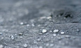 享受下雨天的心情短语（下雨天 走心文案）