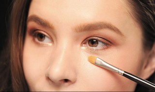 怎样消除眼袋最有效的方法 怎么去眼袋最有效的方法