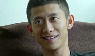 有酒窝的女人代表什么（右脸有酒窝的女人代表什么）