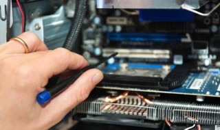 电脑怎么组装（电脑怎么组装台式连线）