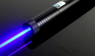 激光笔能在几秒内使火柴燃烧 激光笔15秒就能点燃火柴