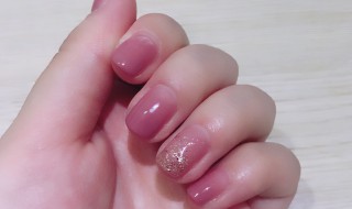 指甲胶弄衣服上怎么洗掉小窍门 指甲胶弄到衣服上怎么去除