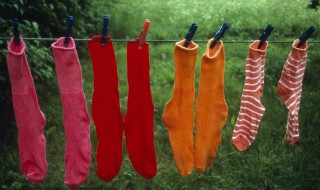 袜子变硬怎么处理 袜子变硬怎么处理变软