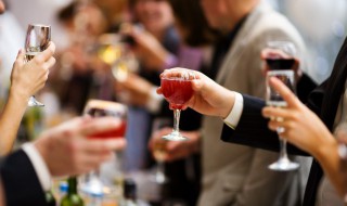 如何引起客户的注意 如何引起客户的注意和注意