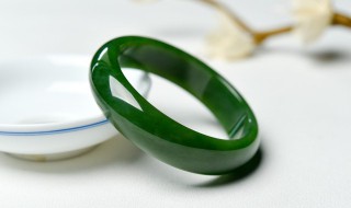 玉镯子怎么保养更透亮?（玉镯子怎么保养才能晶莹剔透）