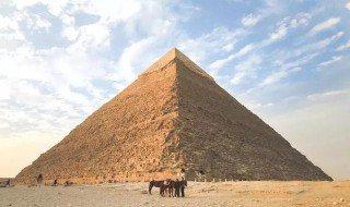 金字塔为什么是三角形（金字塔为什么是三角形结构作文）