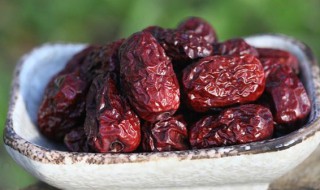 女人梦见枣子是什么意思（女人梦见枣子是什么意思啊）