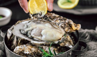 如何清洗生蚝内脏 如何清洗生蚝内脏图解