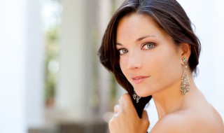 如何清洗耳钉（如何清洗耳钉的耳堵）