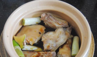 如何清洗砂锅糊底 怎样清洗砂锅糊底