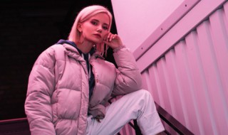 自己如何清洗羽绒服（自己如何清洗羽绒服污渍）