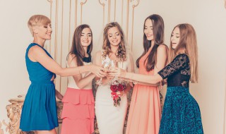 哪些情况不能做伴娘 伴娘的头发妆容是自己弄吗