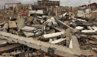 地震逃跑的正确姿势 地震逃跑的正确姿势手抄报