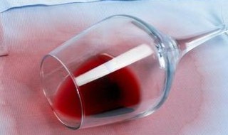 真丝衣服上弄了红酒怎么处理 真丝红酒洗的掉吗