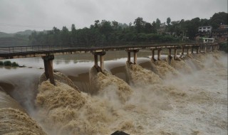 梦到发洪水是什么意思（女人梦见发大水了是什么征兆）